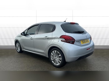 Used Peugeot 208 2018 for sale - 76127110: Photo 2