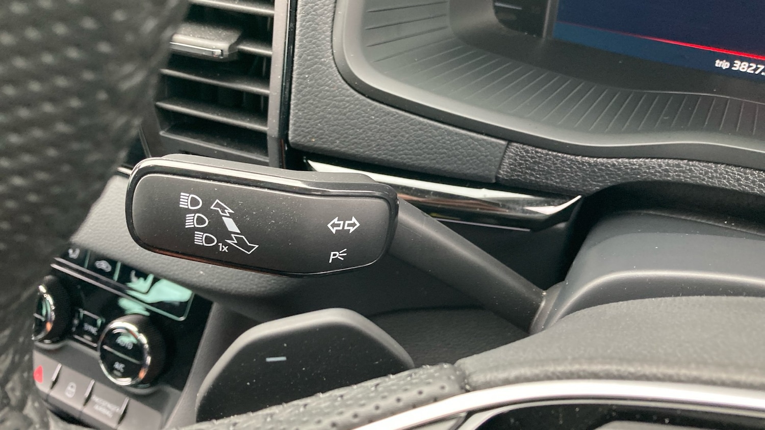 Used Skoda Karoq 2025 for sale - 76534294: Photo 29