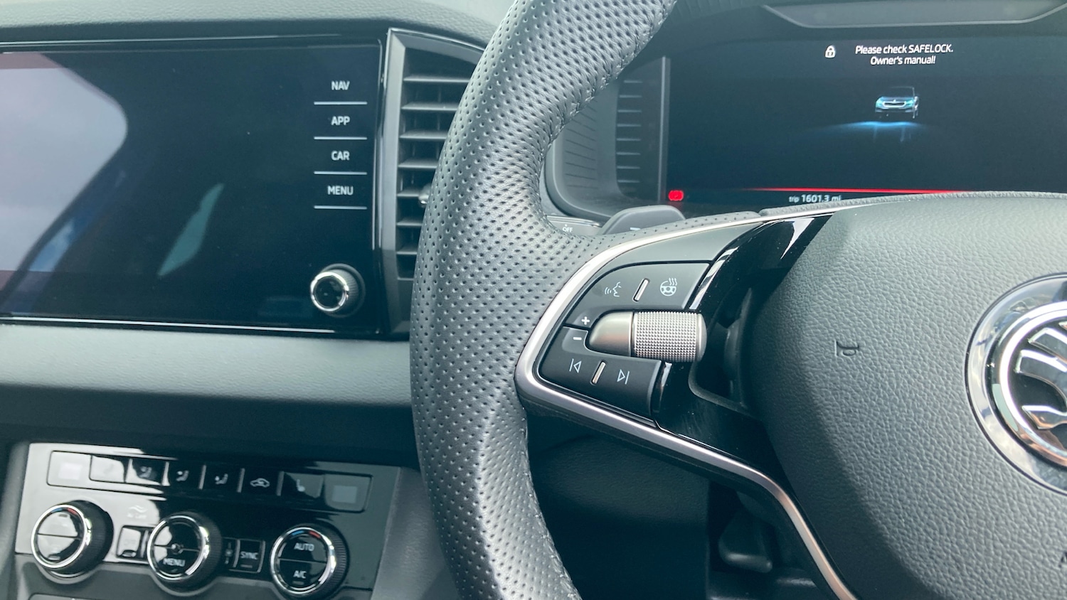 Used Skoda Karoq 2024 for sale - 77679356: Photo 17