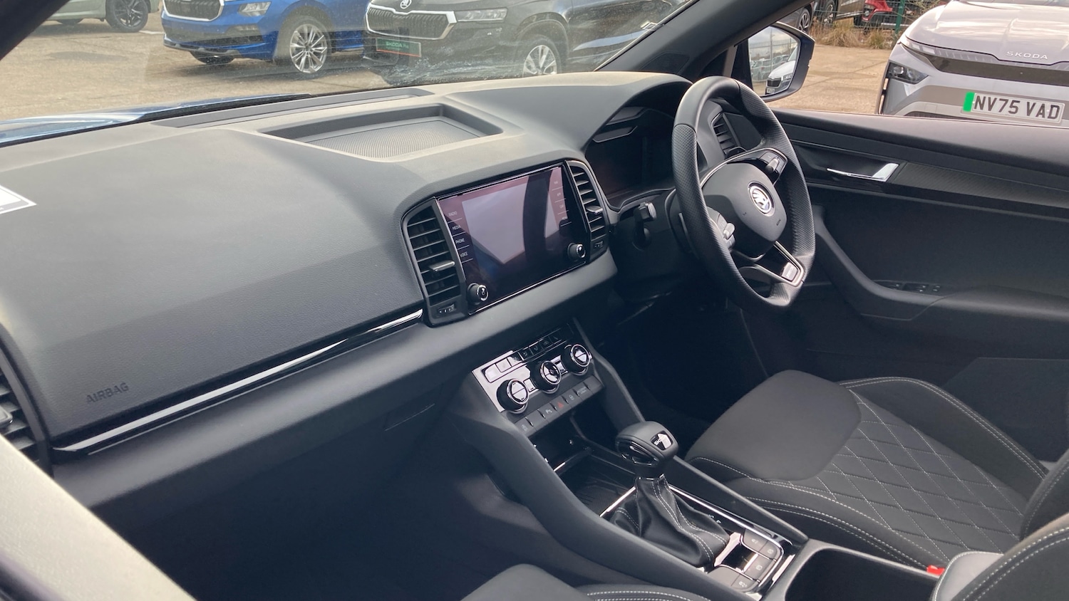 Used Skoda Karoq 2024 for sale - 77679356: Photo 2