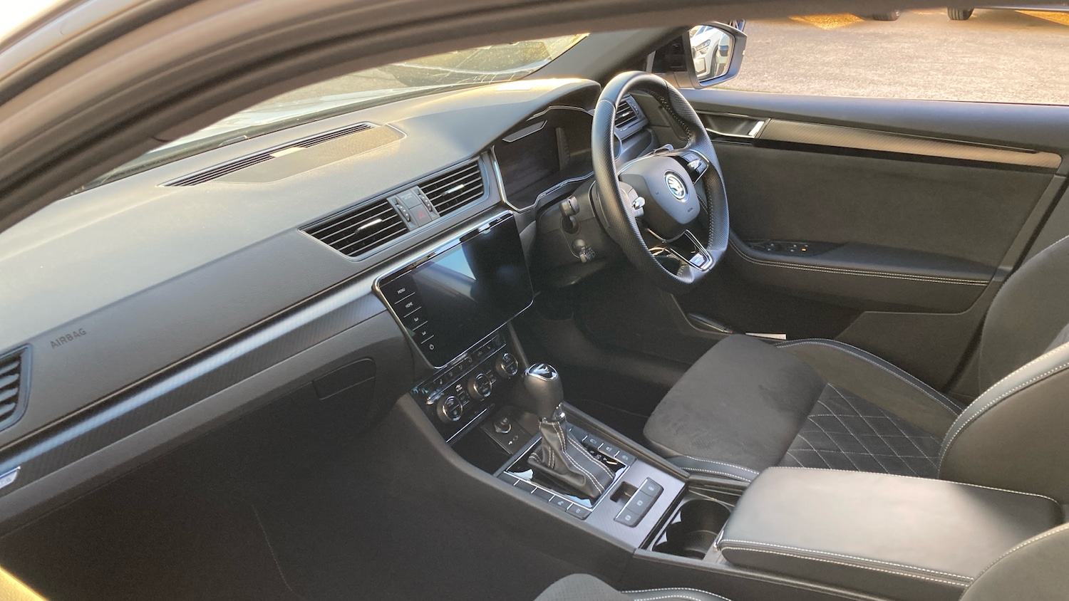 Used Skoda Superb 2023 for sale - 76649959: Photo 2