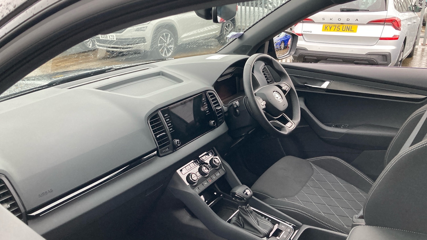 Used Skoda Karoq 2025 for sale - 76718852: Photo 2