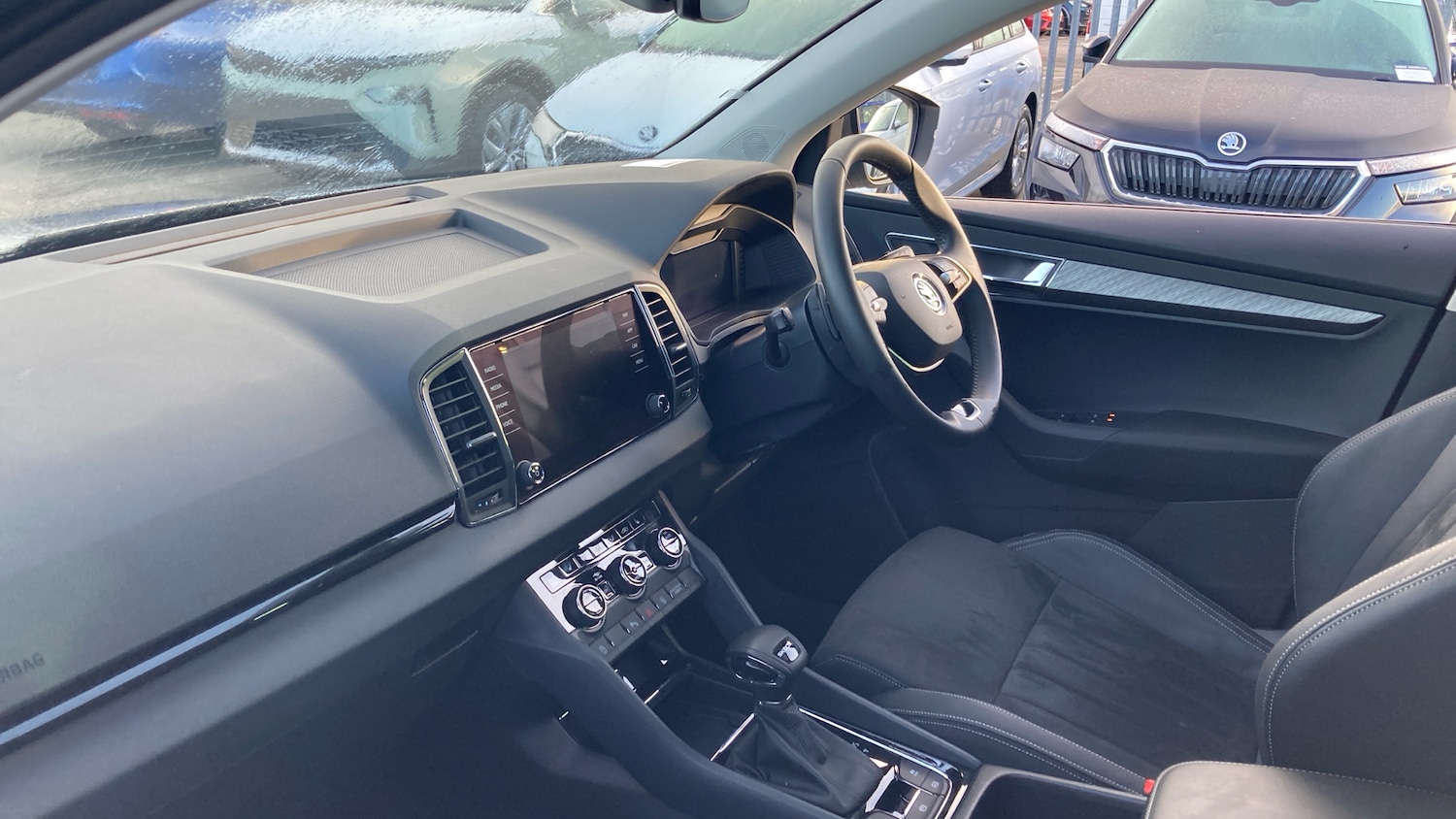 Used Skoda Karoq 2024 for sale - 76355439: Photo 2