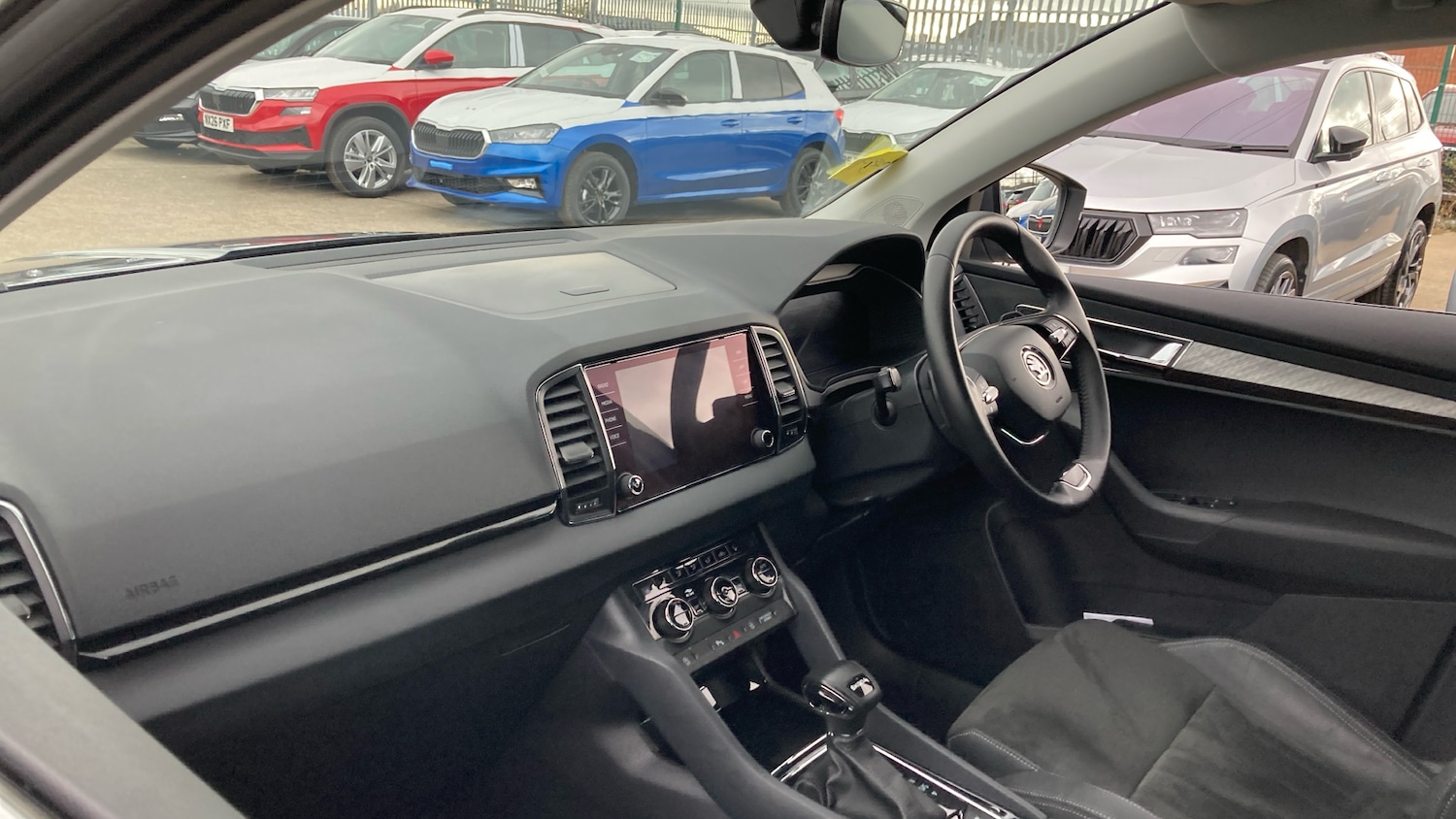 Used Skoda Karoq 2024 for sale - 77935157: Photo 2