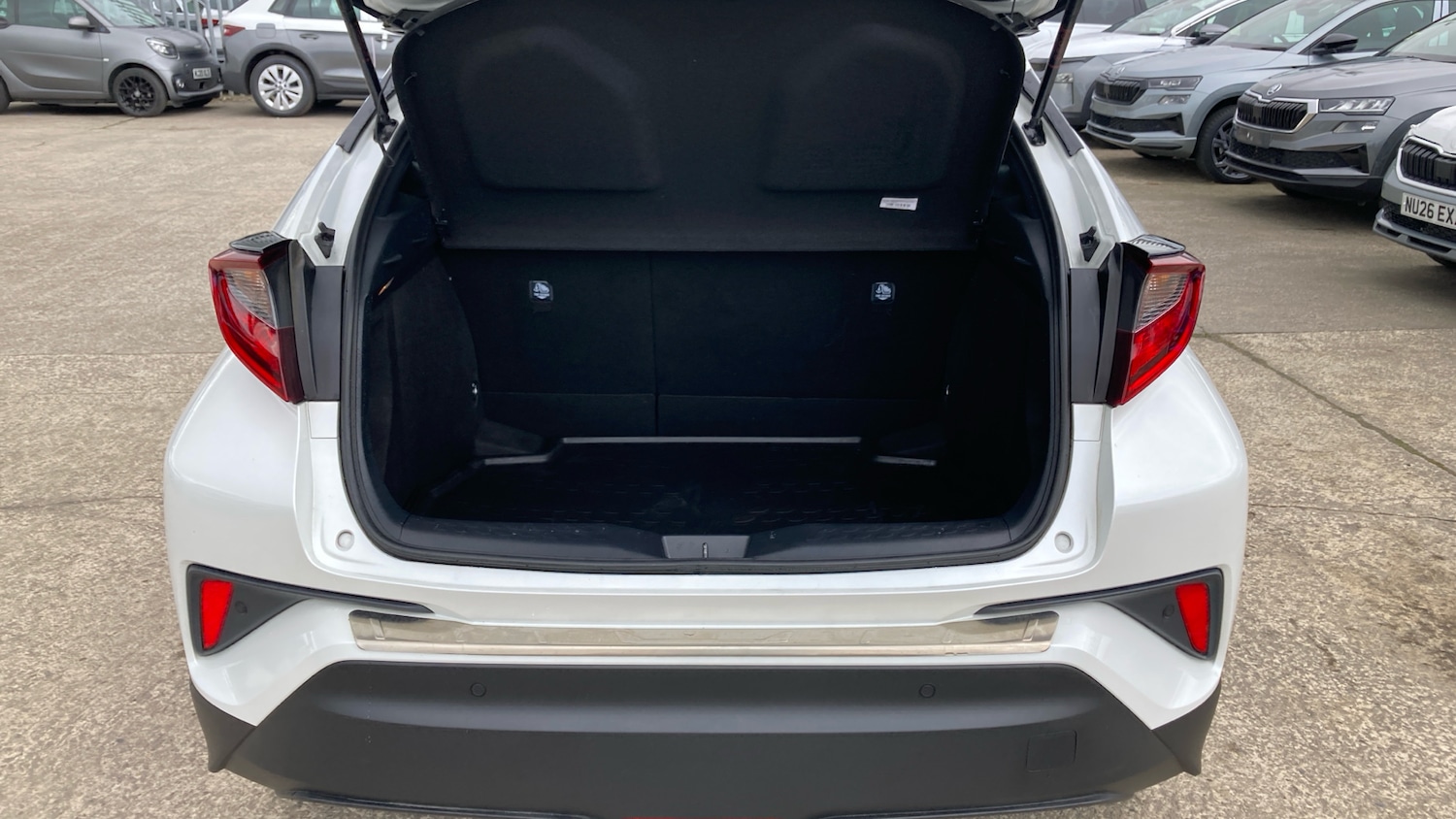 Used Toyota C-HR 2022 for sale - 77935131: Photo 4