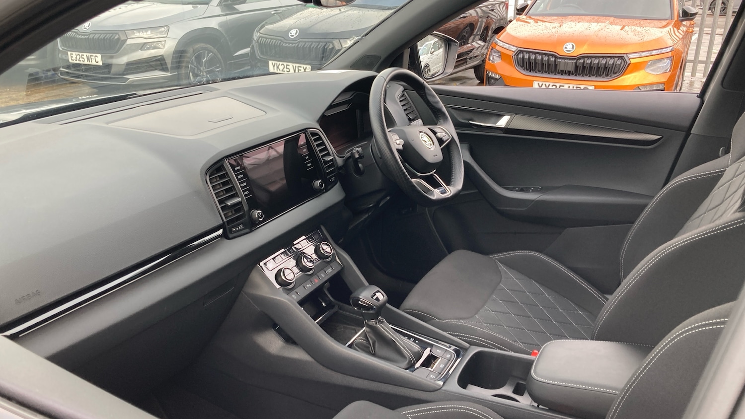 Used Skoda Karoq 2024 for sale - 76545213: Photo 2