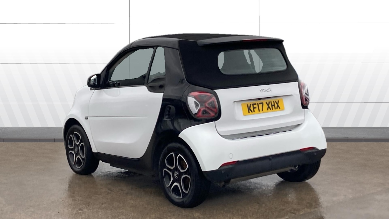 Used smart fortwo 2017 for sale - 76791752: Photo 2