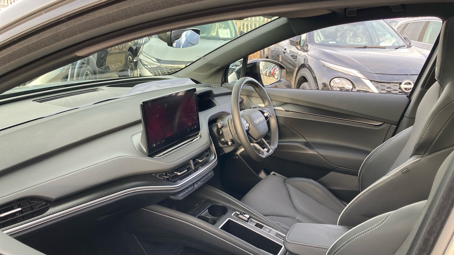 Used Skoda Enyaq 2025 for sale - 76791299: Photo 2