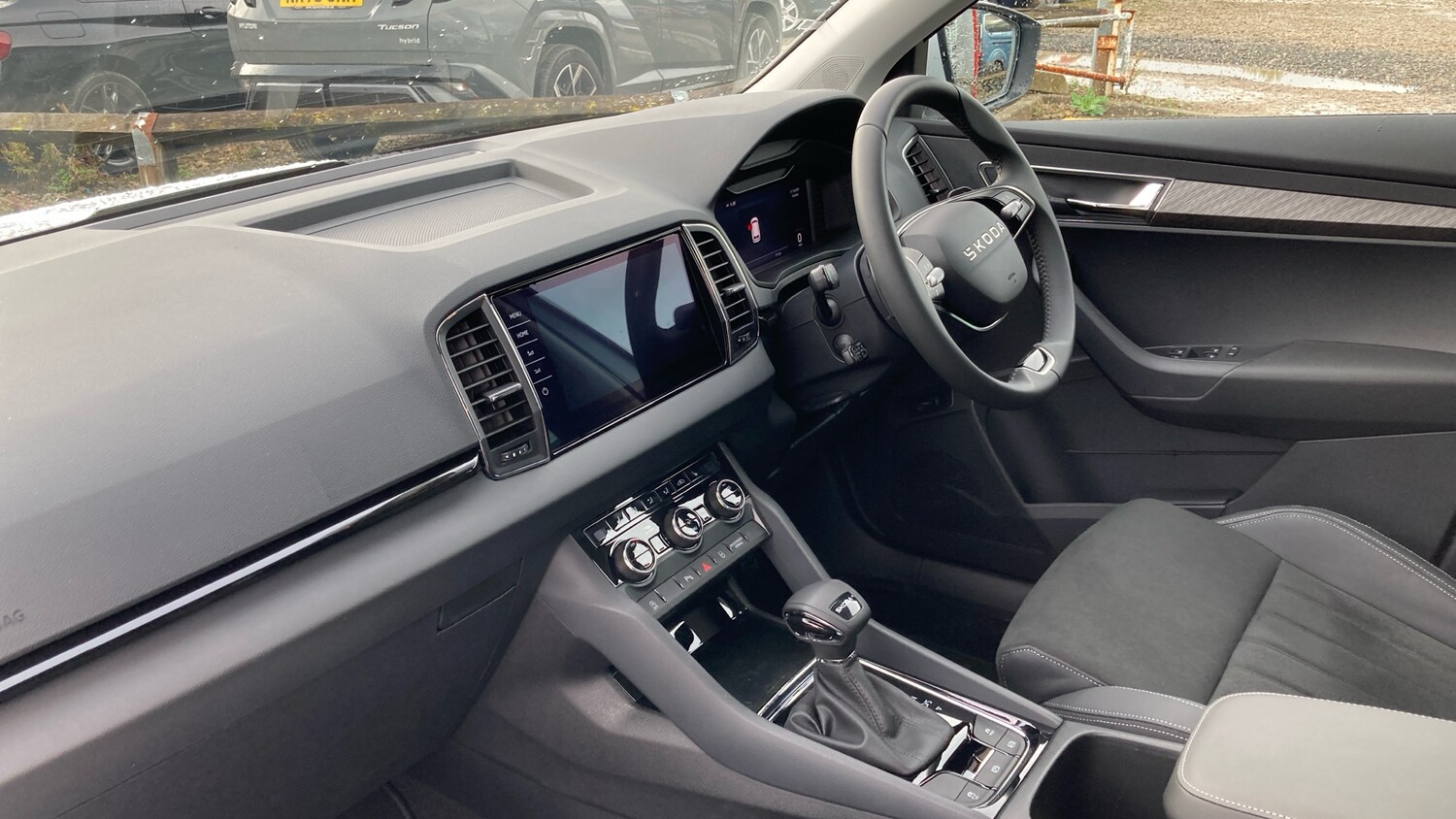 Used Skoda Karoq 2025 for sale - 76322453: Photo 2