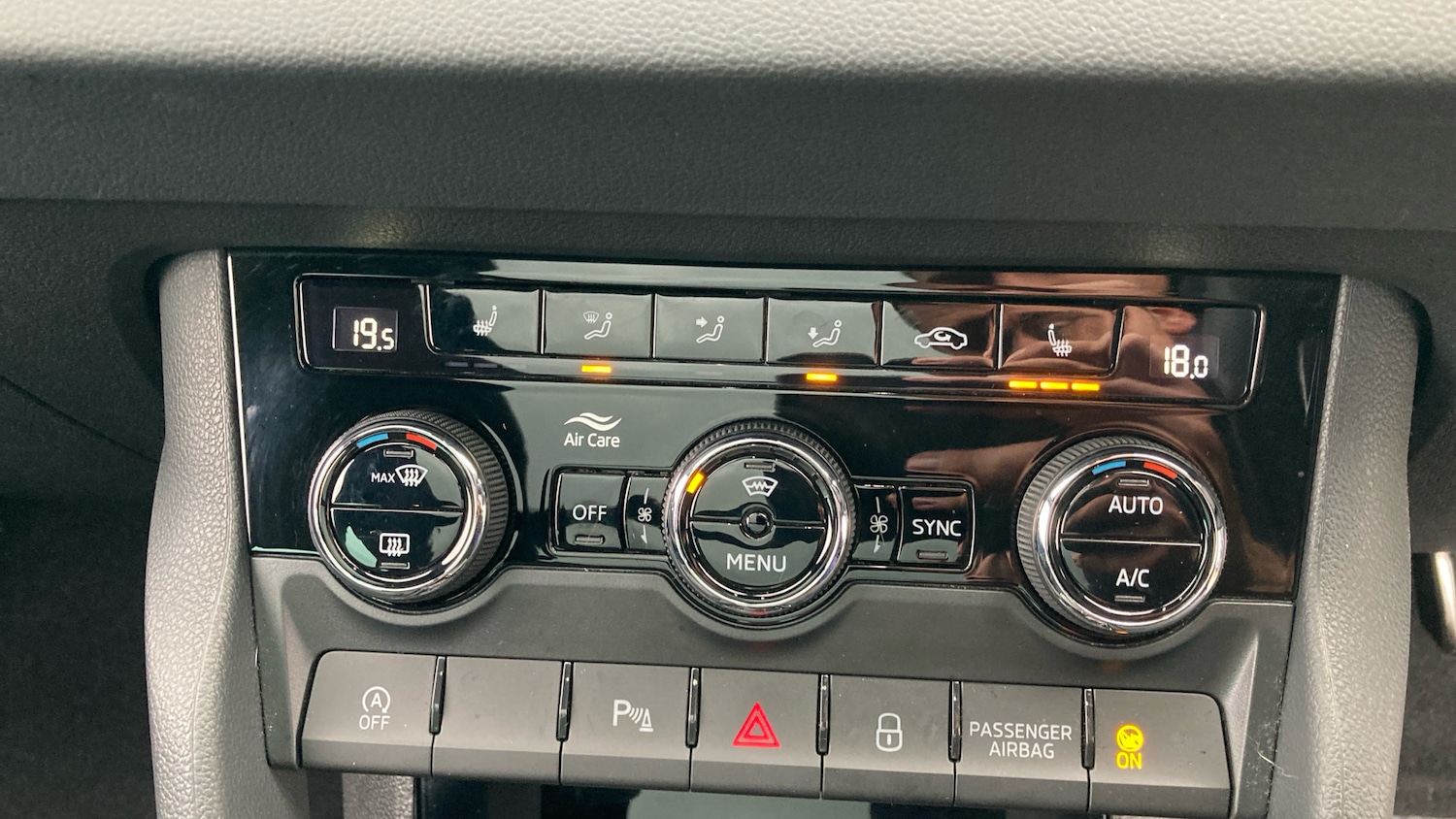 Used Skoda Karoq 2025 for sale - 76490343: Photo 13