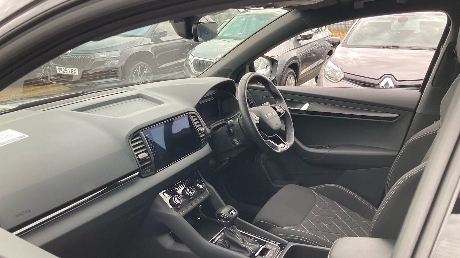 Used Skoda Karoq 2025 for sale - 76490343: Photo 2