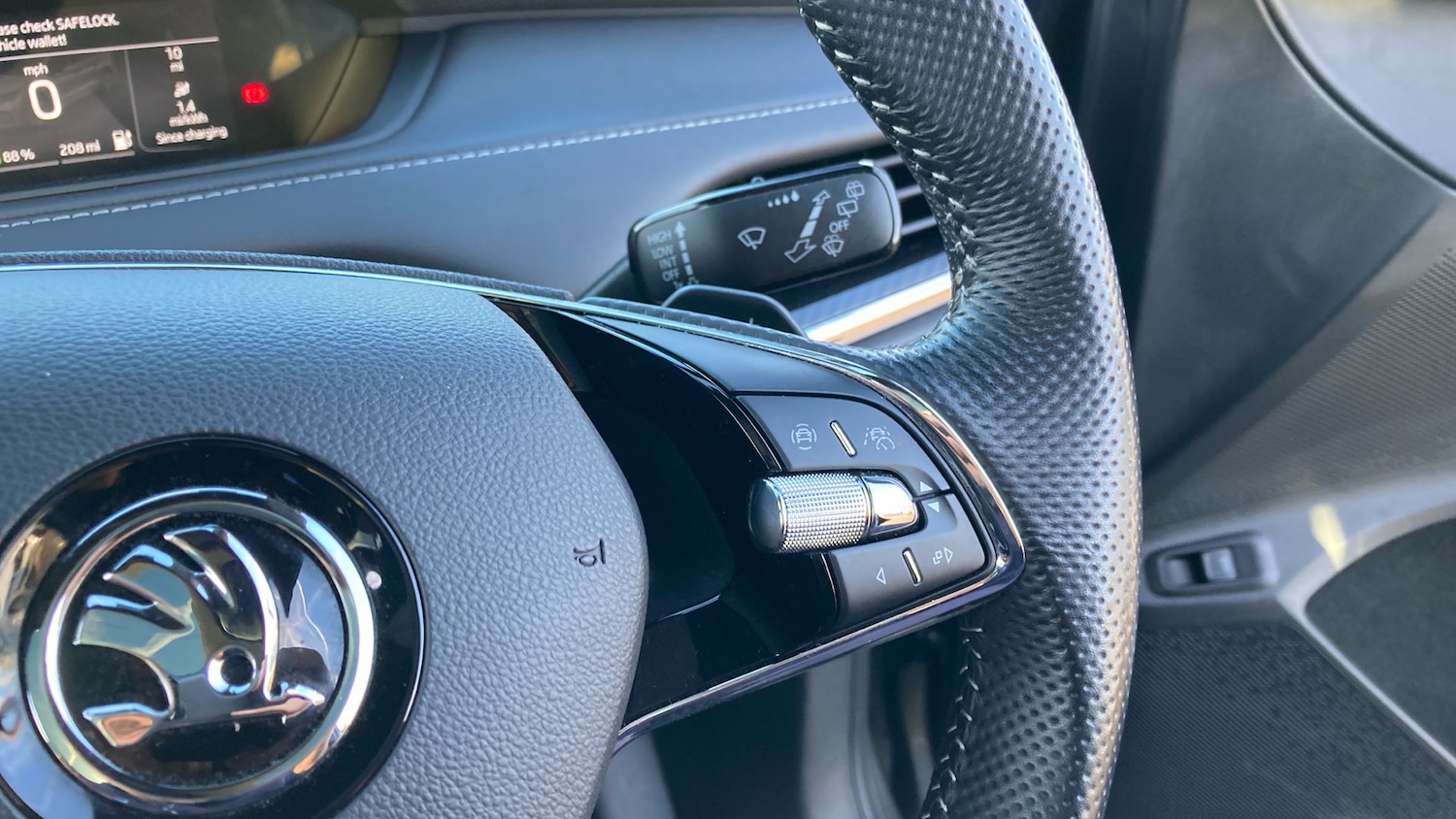 Used Skoda Enyaq 2023 for sale - 76637603: Photo 18