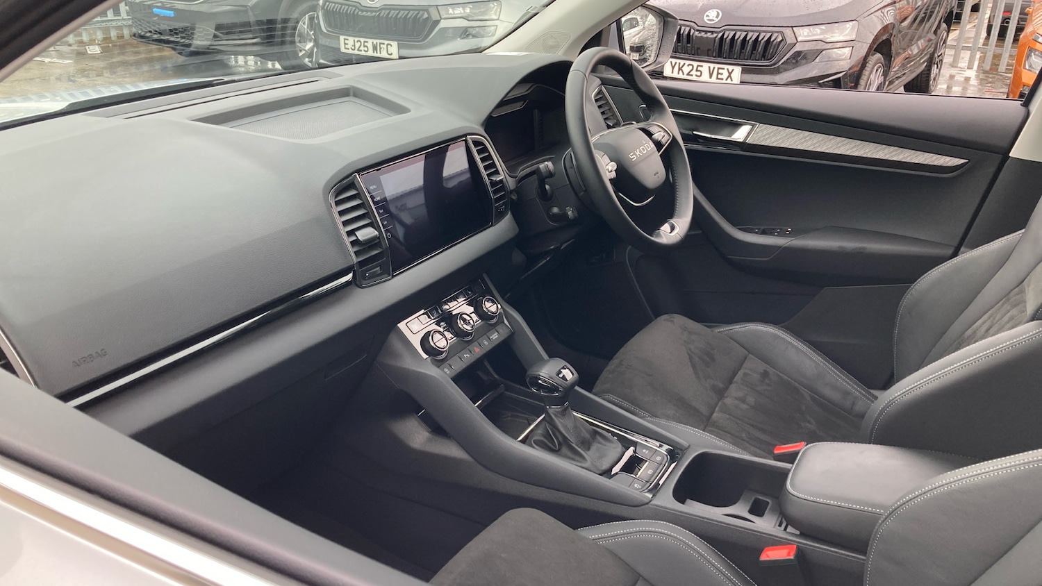 Used Skoda Karoq 2025 for sale - 76531327: Photo 2