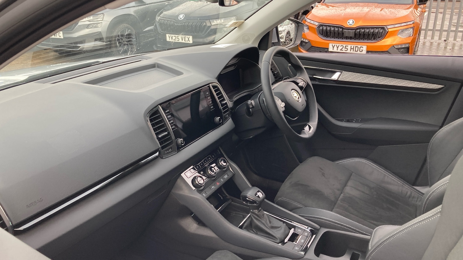 Used Skoda Karoq 2024 for sale - 76588935: Photo 2