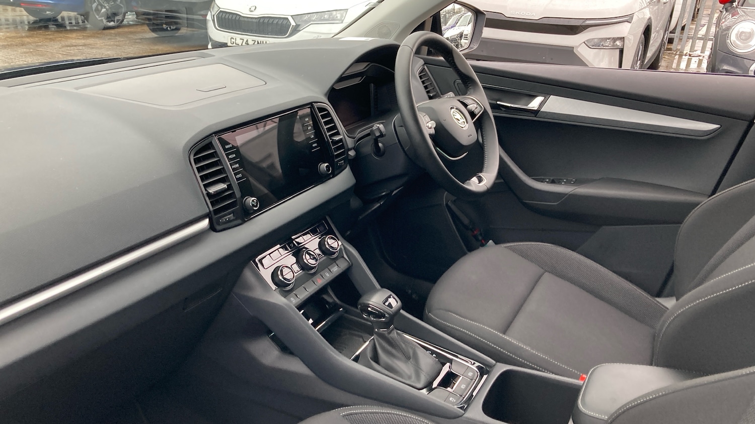 Used Skoda Karoq 2024 for sale - 76330347: Photo 2