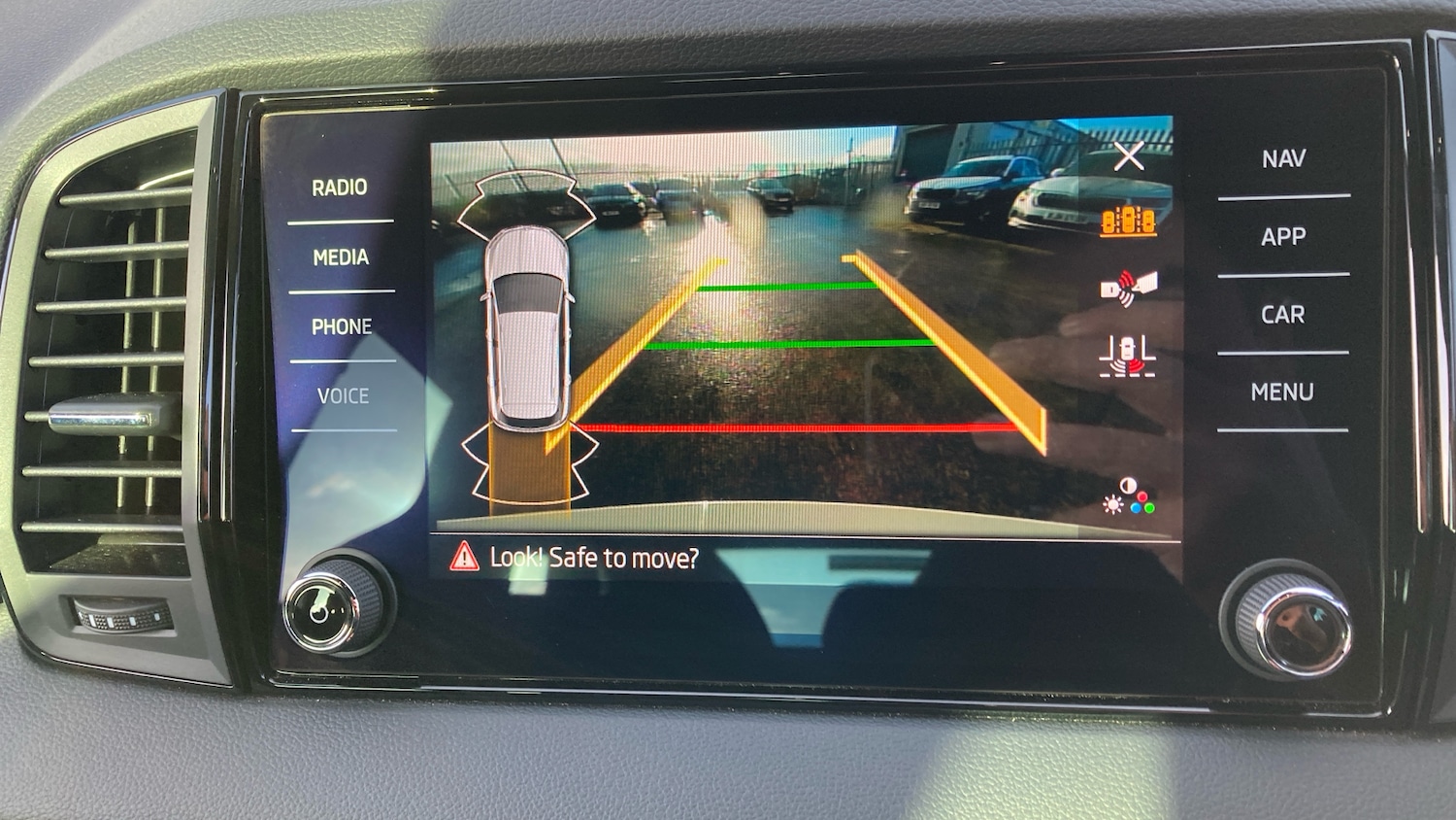 Used Skoda Karoq 2025 for sale - 77198759: Photo 33