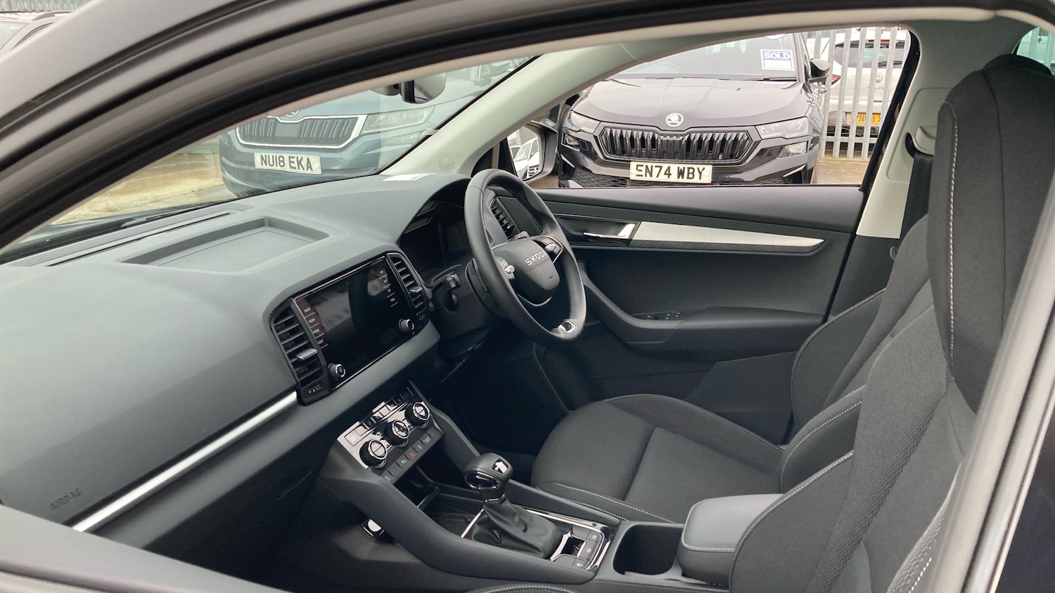 Used Skoda Karoq 2025 for sale - 76508039: Photo 2