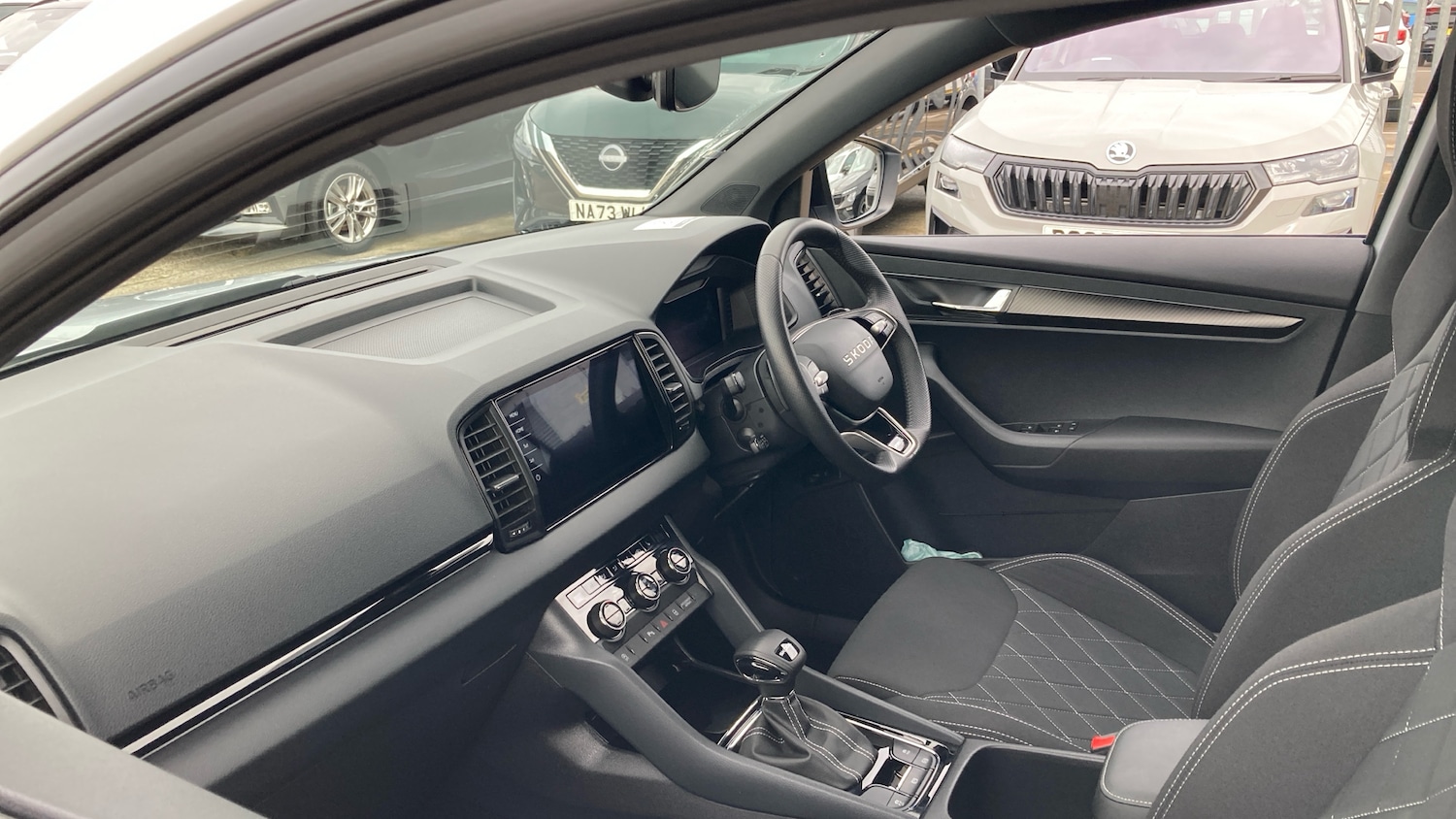 Used Skoda Karoq 2025 for sale - 76494443: Photo 2