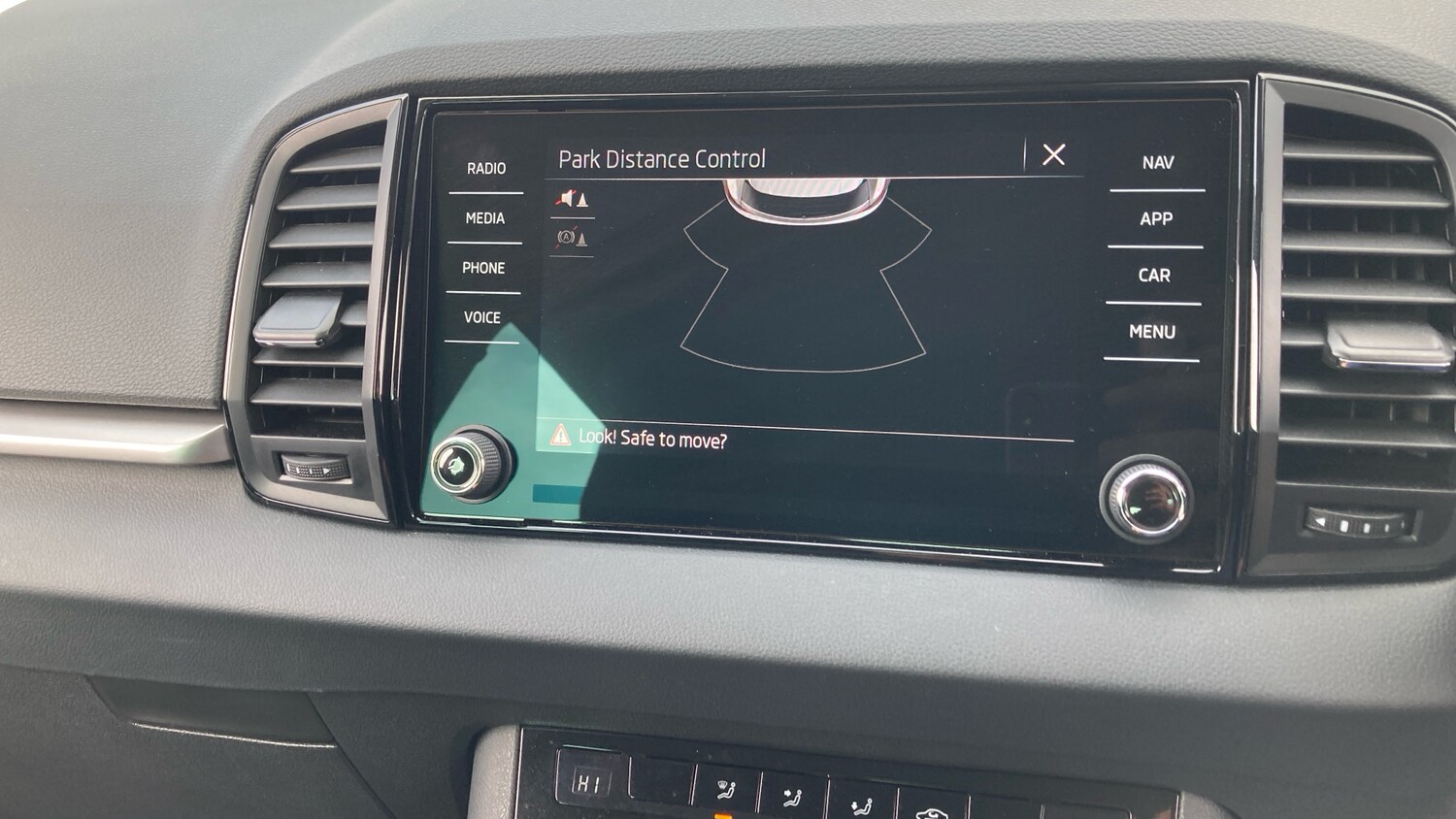 Used Skoda Karoq 2024 for sale - 77831633: Photo 32