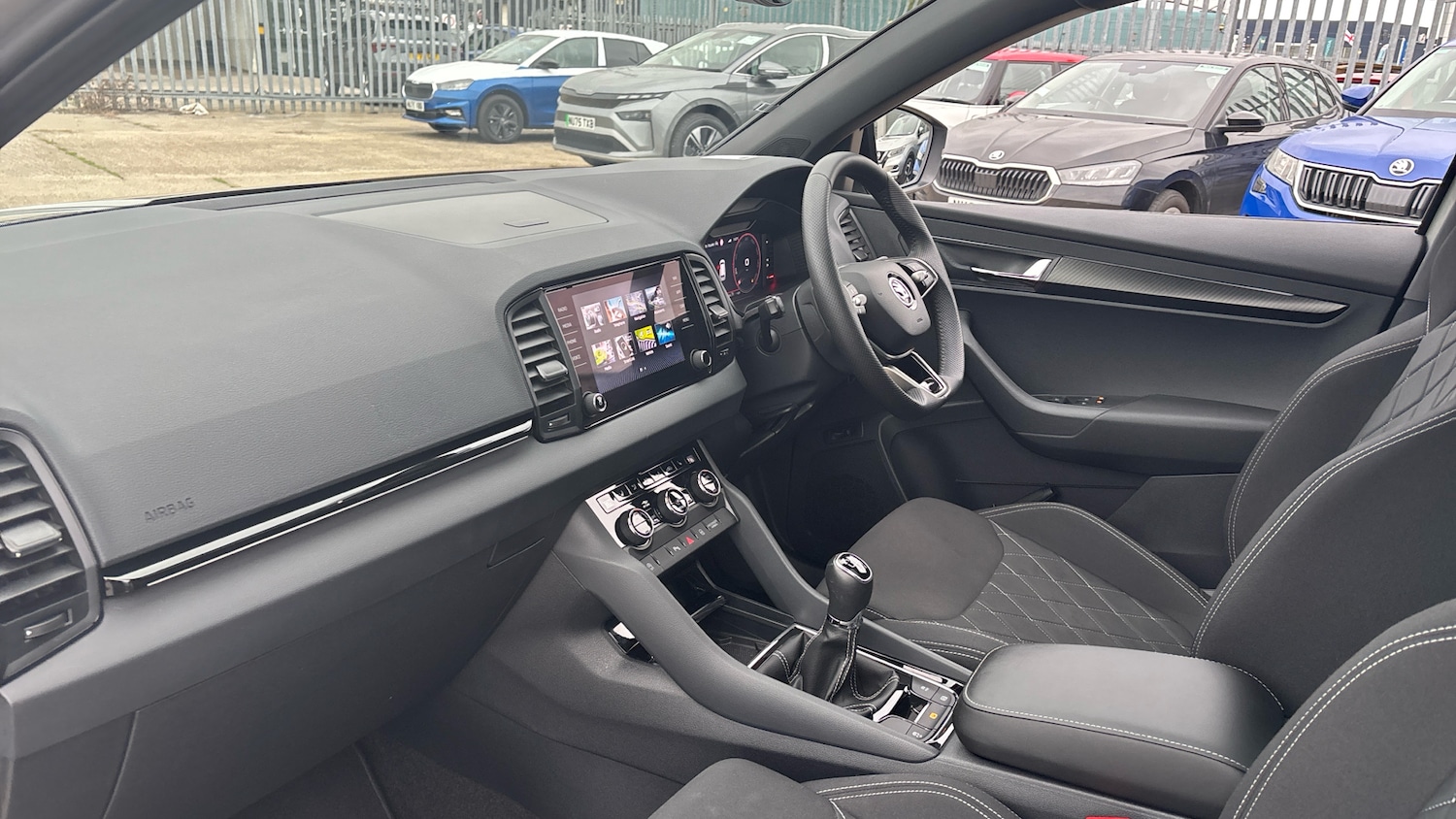 Used Skoda Karoq 2024 for sale - 76464338: Photo 2