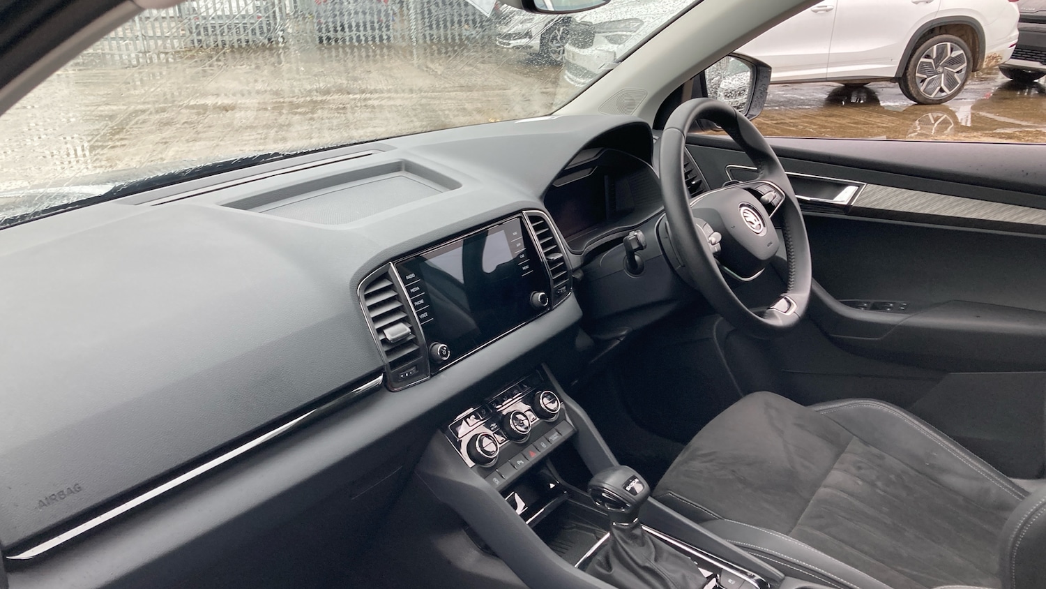 Used Skoda Karoq 2024 for sale - 77208826: Photo 2