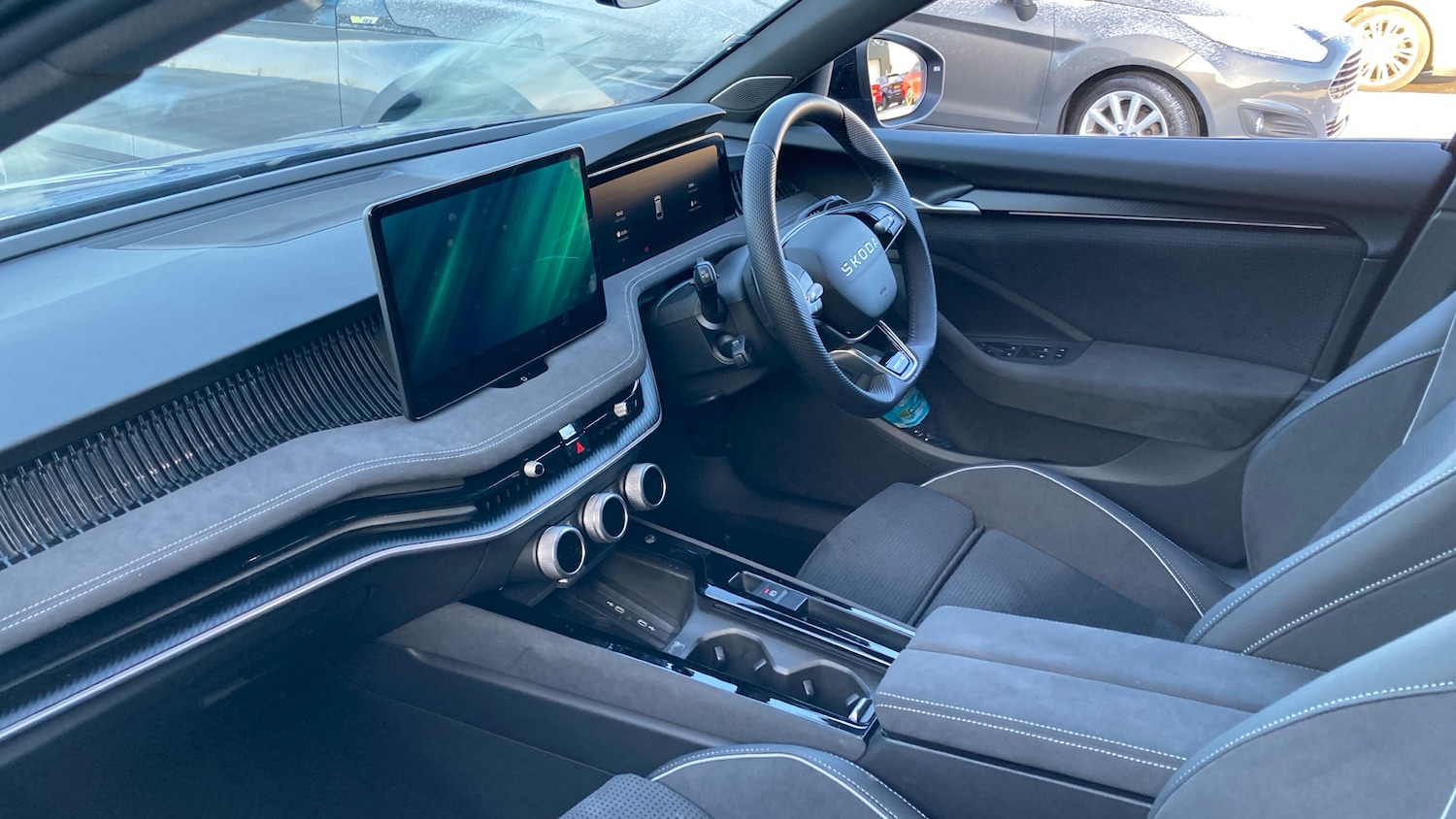 Used Skoda Superb 2025 for sale - 77148360: Photo 2