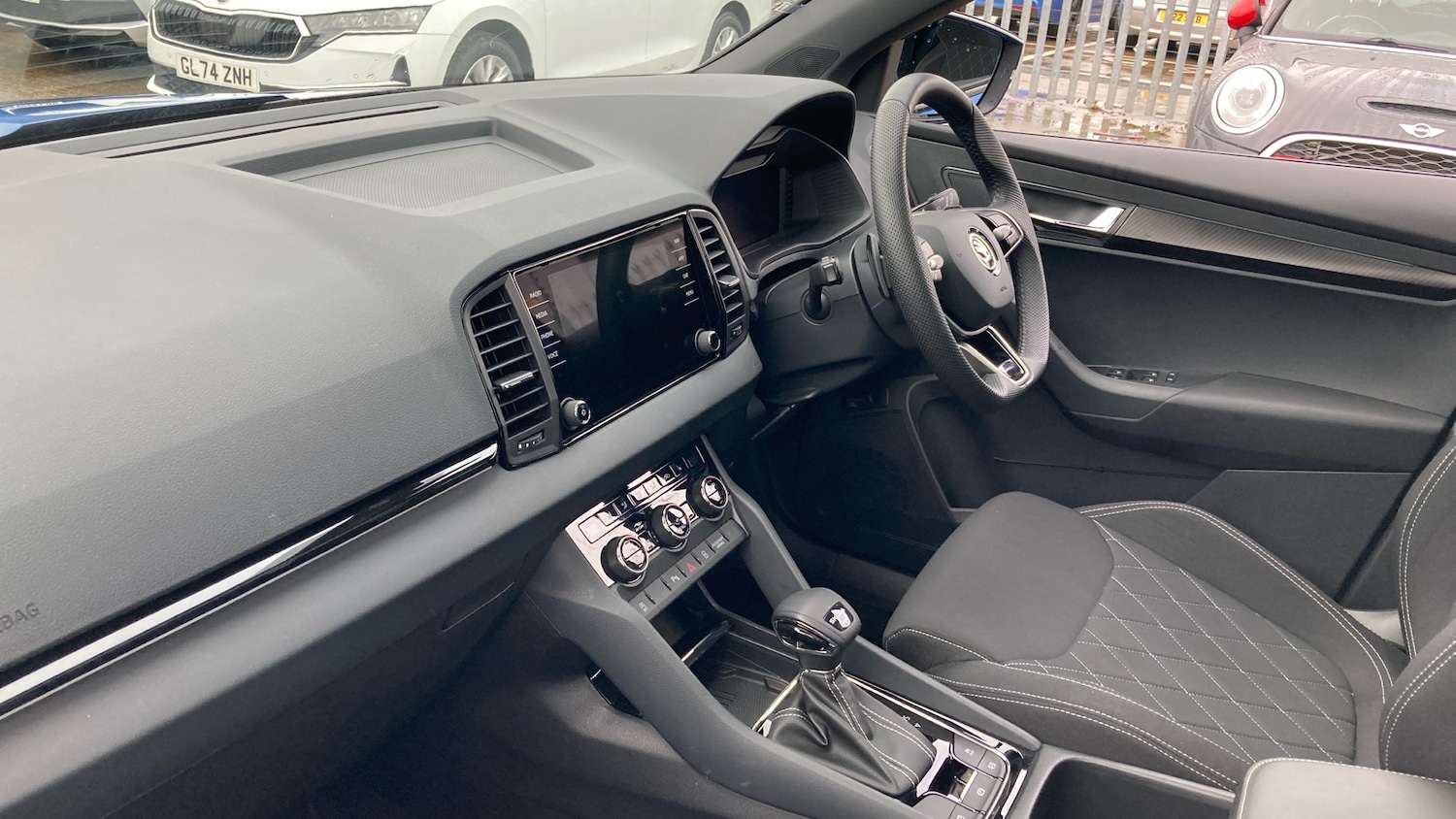 Used Skoda Karoq 2025 for sale - 76322455: Photo 2