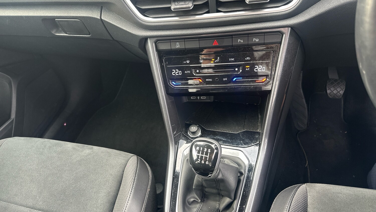 Used Volkswagen T-Roc 2023 for sale - 76114836: Photo 13