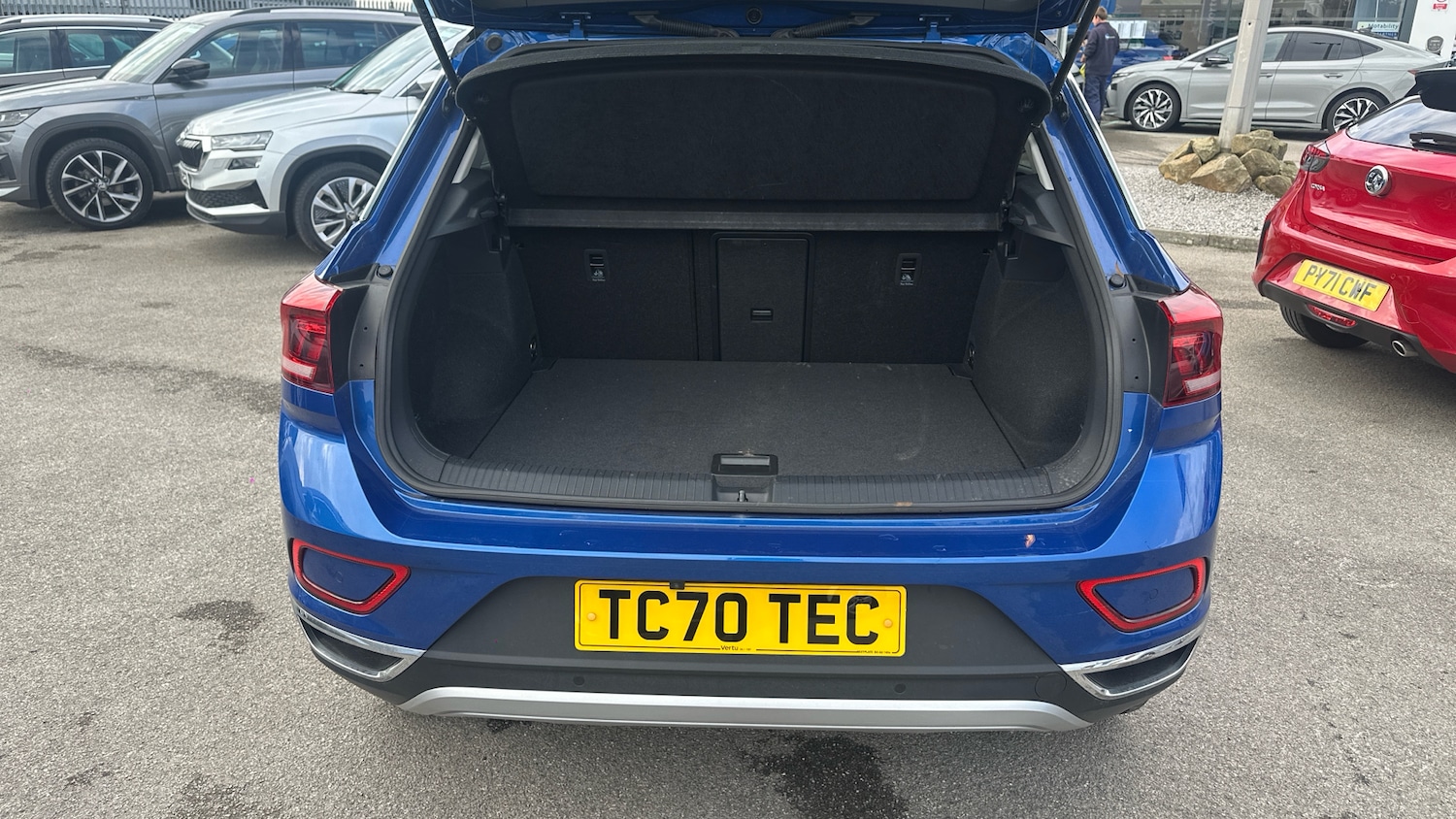 Used Volkswagen T-Roc 2023 for sale - 76114836: Photo 4