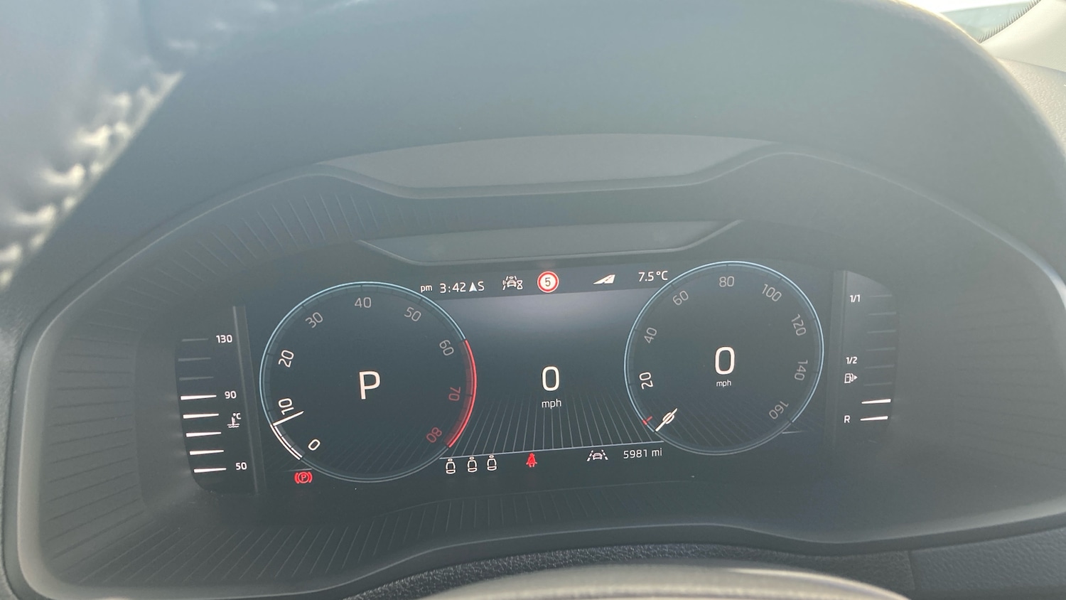 Used Skoda Karoq 2025 for sale - 77653554: Photo 11