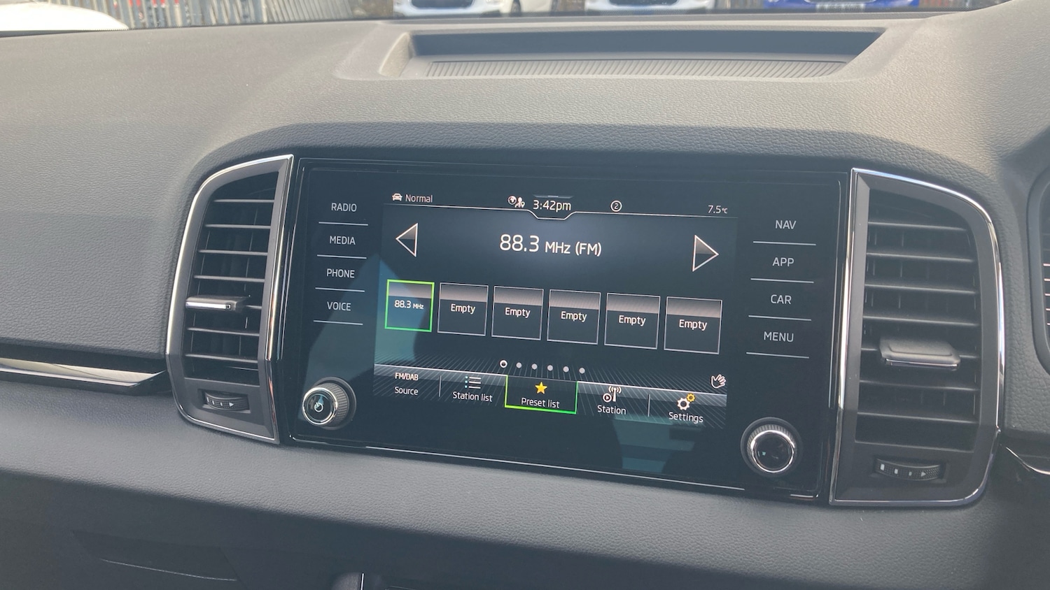 Used Skoda Karoq 2025 for sale - 77653554: Photo 12