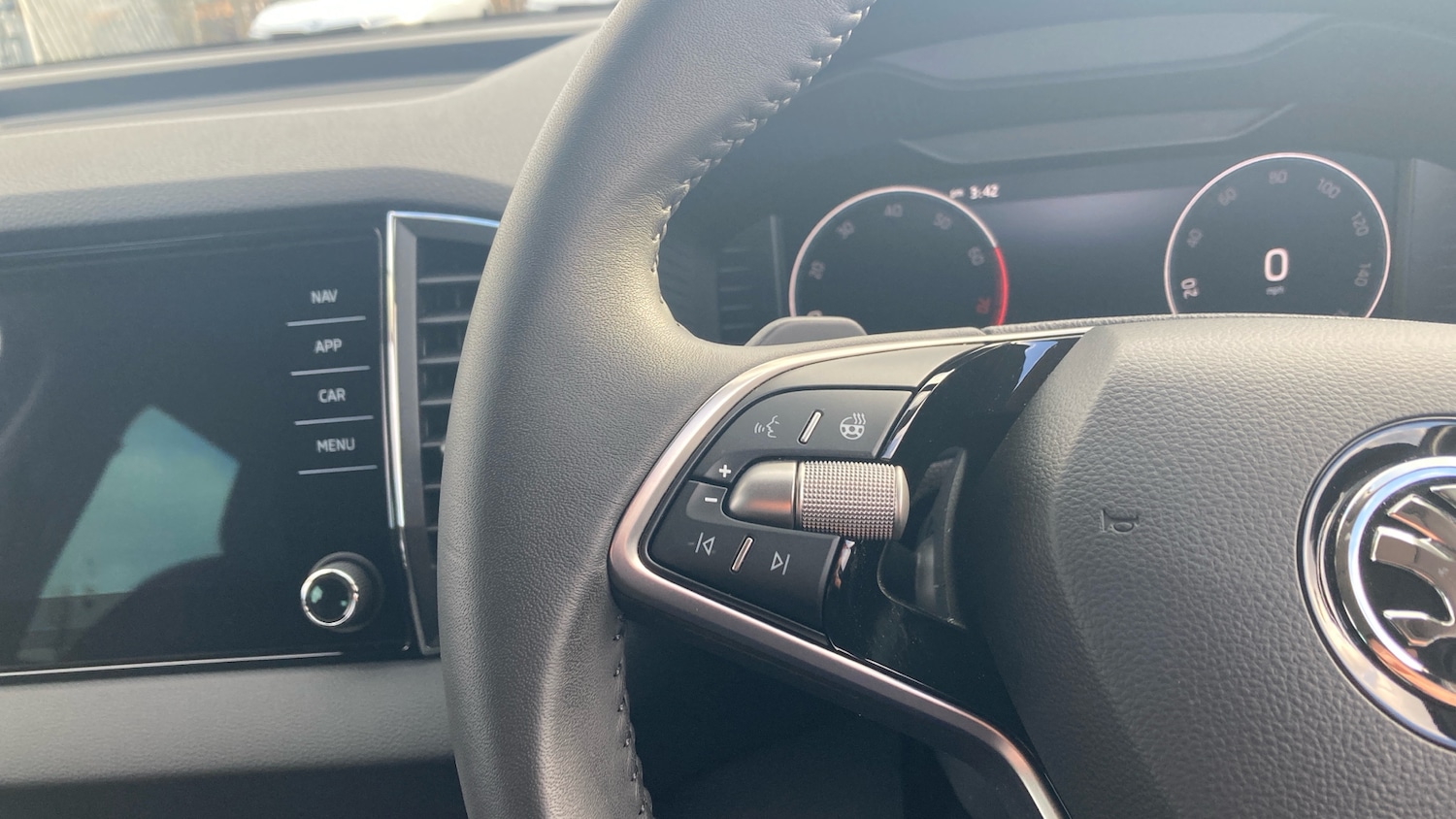 Used Skoda Karoq 2025 for sale - 77653554: Photo 17