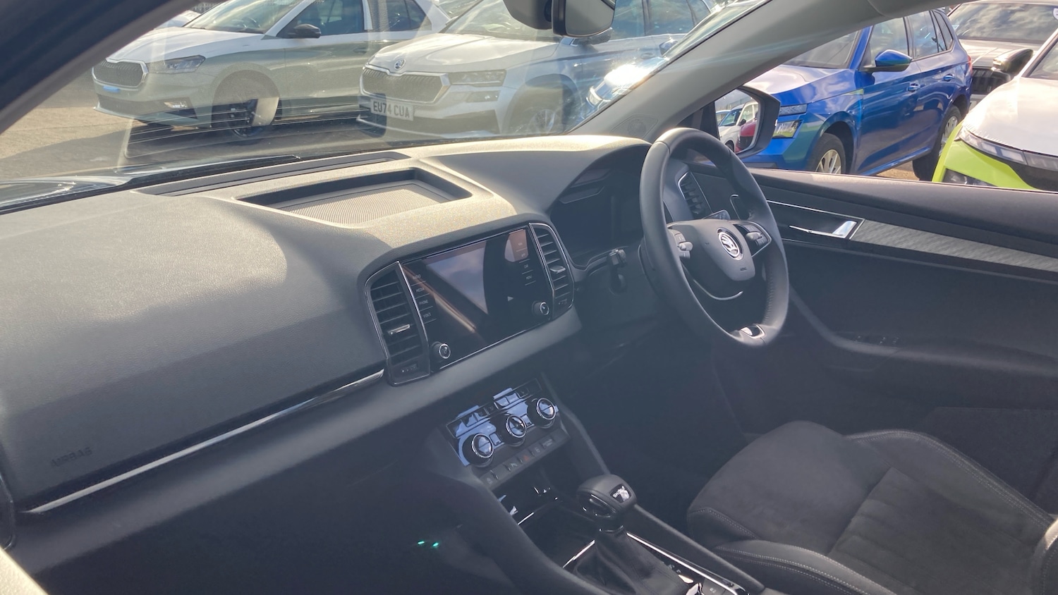 Used Skoda Karoq 2025 for sale - 77653554: Photo 2