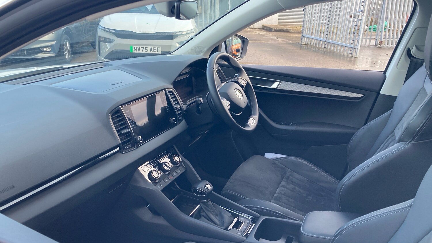 Used Skoda Karoq 2024 for sale - 76556675: Photo 2