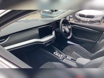 Used Skoda Octavia 2023 for sale - 77946977: Photo