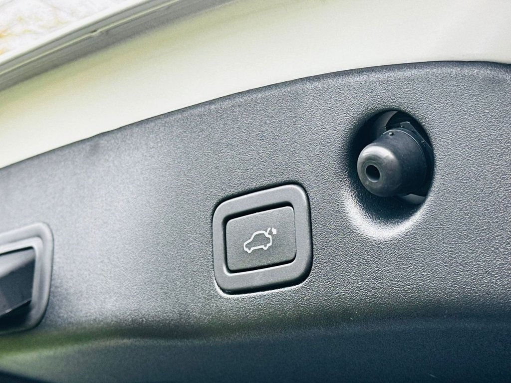 Used Jaguar XJ 2016 for sale - 76454495: Photo 24