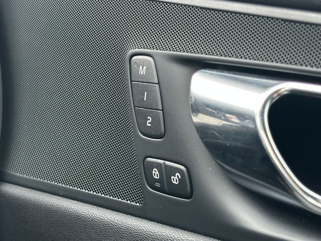 Used Volvo XC60 2019 for sale - 77368859: Photo 33