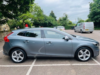 Used Volvo V40 2015 for sale - 75383937: Photo