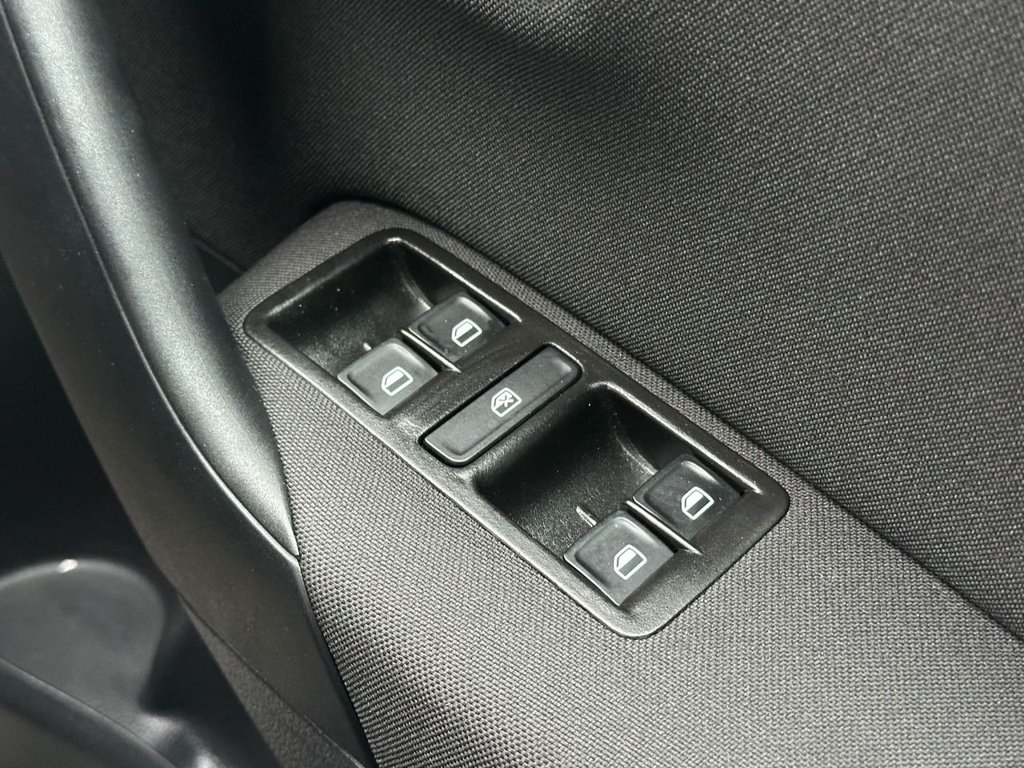 Used Volkswagen Polo 2015 for sale - 77520877: Photo 25