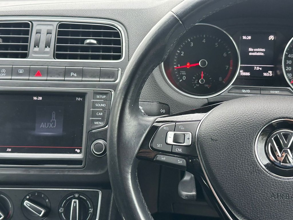 Used Volkswagen Polo 2015 for sale - 77520877: Photo 32