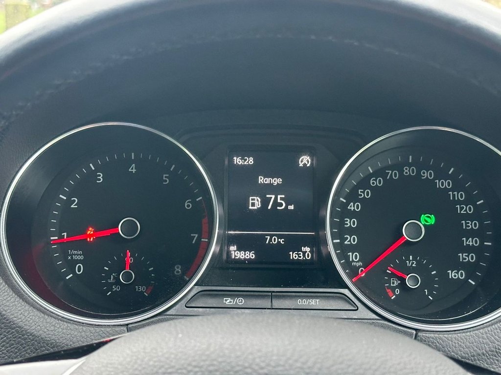 Used Volkswagen Polo 2015 for sale - 77520877: Photo 38