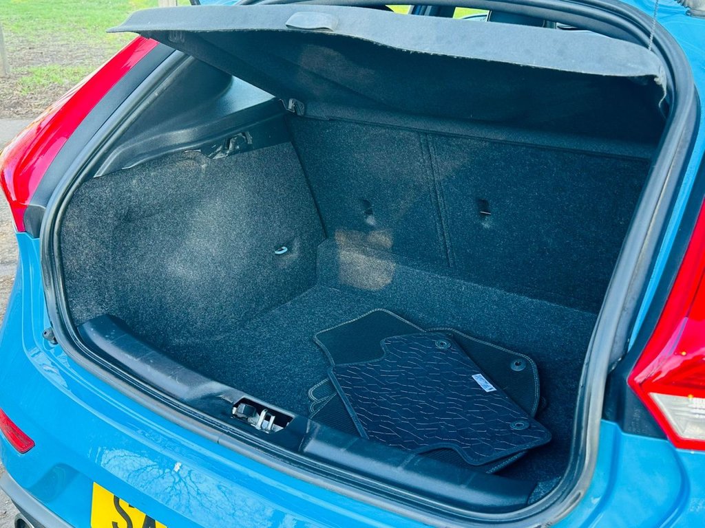 Used Volvo V40 2016 for sale - 76900530: Photo 18