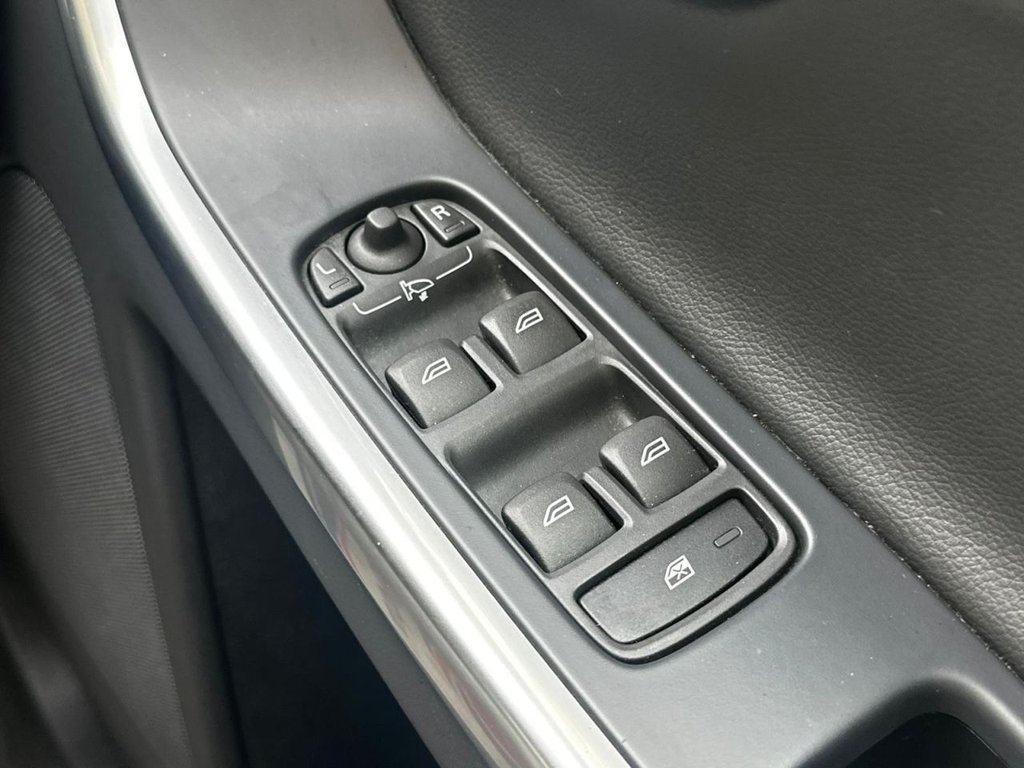 Used Volvo XC60 2017 for sale - 76235834: Photo 35