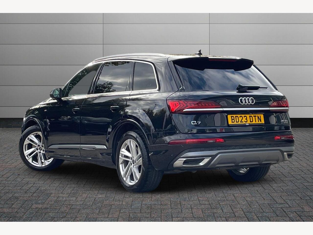 Used Audi Q7 2023 for sale - 76676879: Photo 3