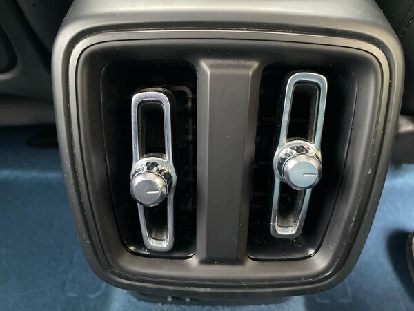 Used Volvo XC40 2022 for sale - 76243197: Photo 43