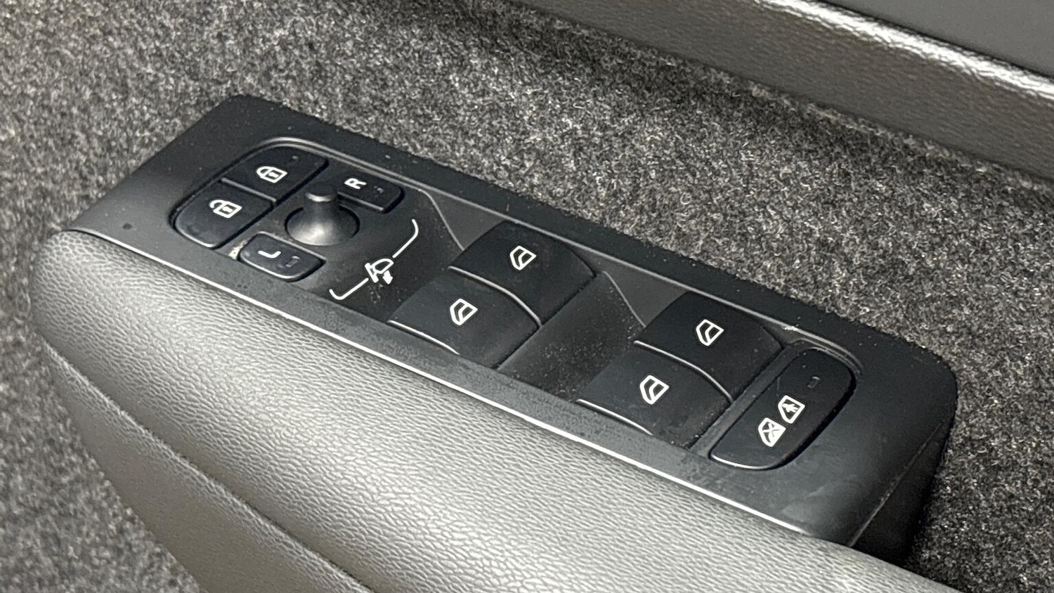 Used Volvo XC40 2024 for sale - 76541807: Photo 32