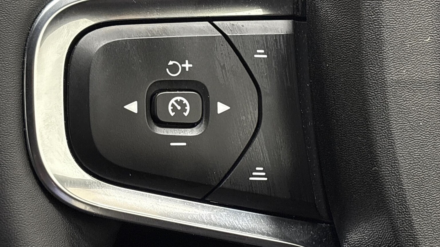 Used Volvo XC40 2024 for sale - 76541807: Photo 35