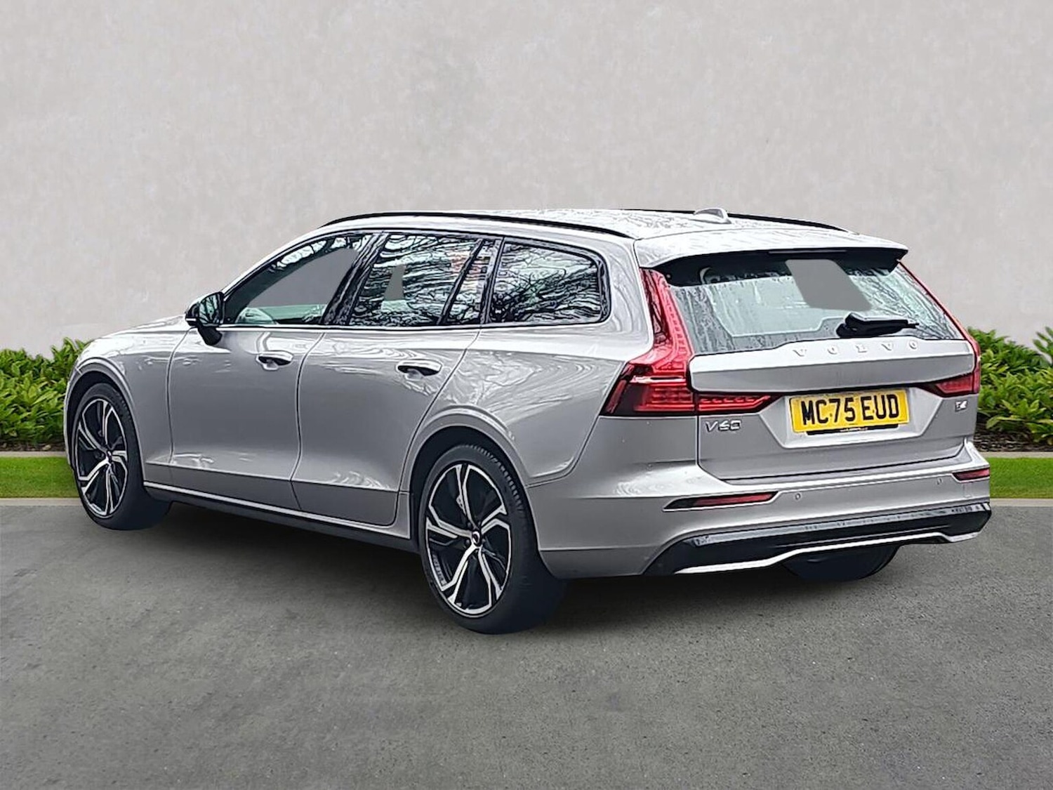 Used Volvo V60 2025 for sale - 77489592: Photo 2