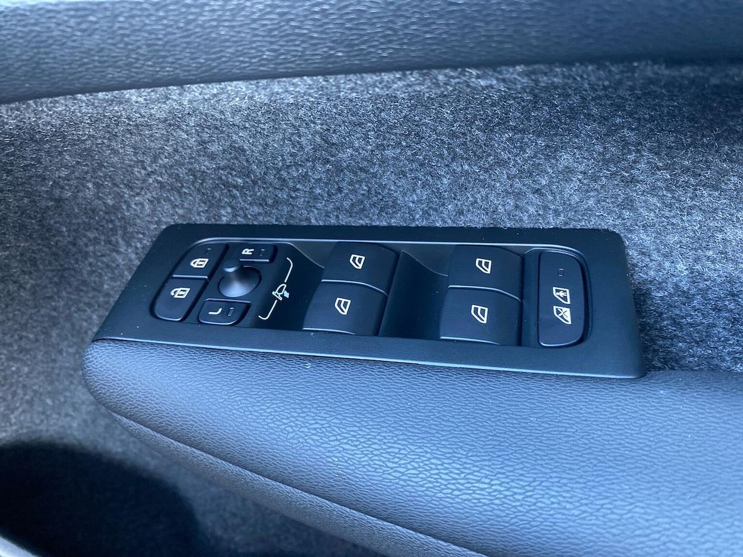 Used Volvo XC40 2025 for sale - 76785178: Photo 21