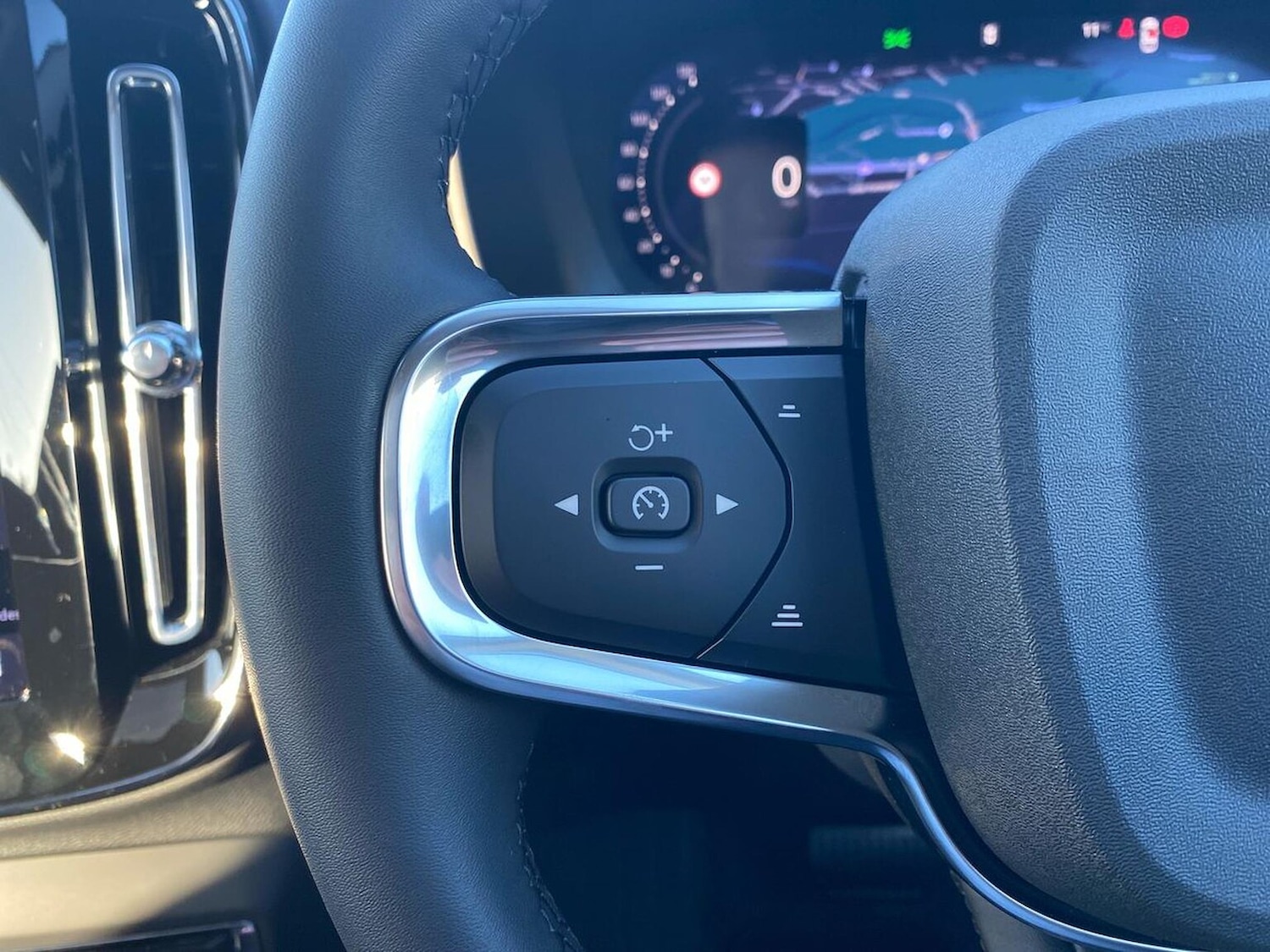 Used Volvo XC40 2025 for sale - 76785178: Photo 26